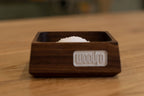 Schale aus Nussbaum mit Woodro-Logo